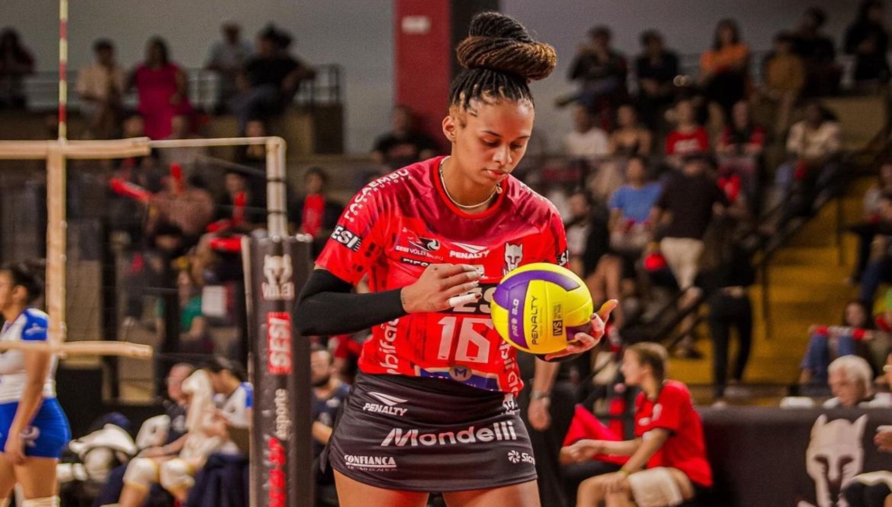 Bruna Moraes mira título da Superliga para coroar temporada de consolidação pelo Sesi Bauru